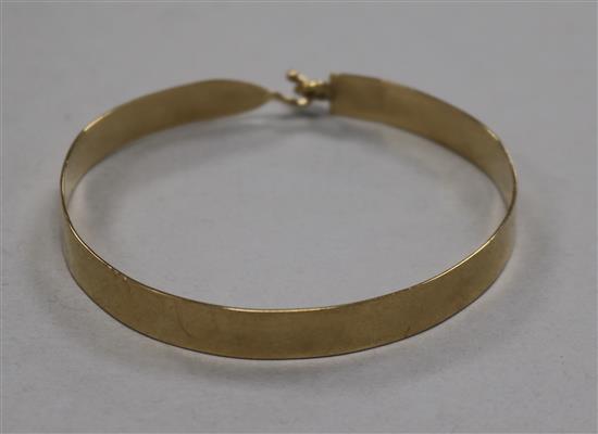 A 9ct gold plain bangle.